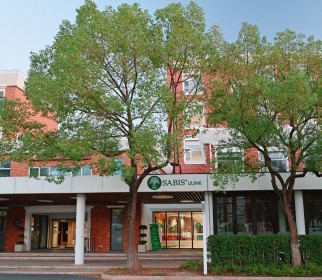 賽倍思學部正門